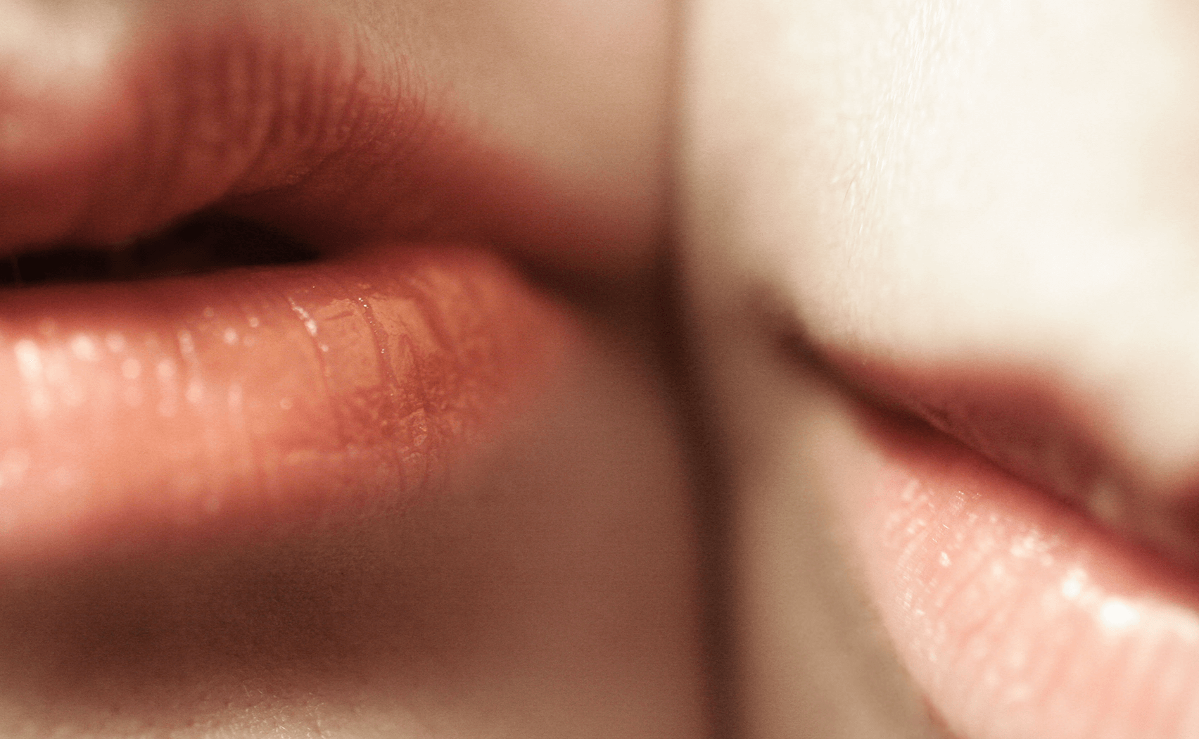 Droge, gebarsten lippen: hoe je deze krijgt en hoe je er weer vanaf komt Droge, gebarsten lippen: hoe je deze krijgt en hoe je er weer vanaf komt